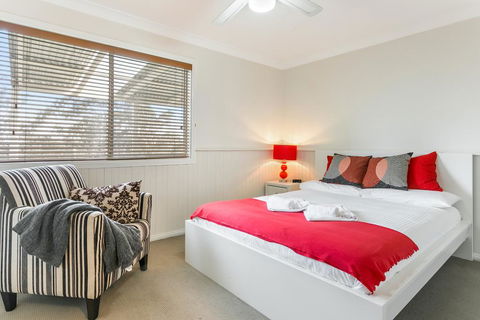 Sunflower Cottage - Nelson Bay Accommodation.com 3