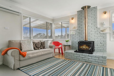 Sunflower Cottage - Nelson Bay Accommodation.com 1