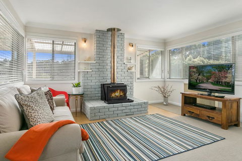 Sunflower Cottage - Nelson Bay Accommodation.com 0