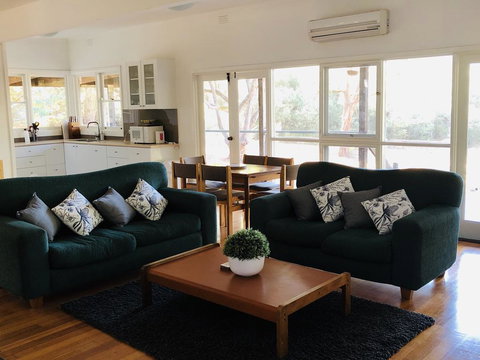 Sunny Corner Lake Eildon - Nelson Bay Accommodation.com 2