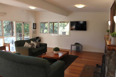 Sunny Corner Lake Eildon - Nelson Bay Accommodation.com 3