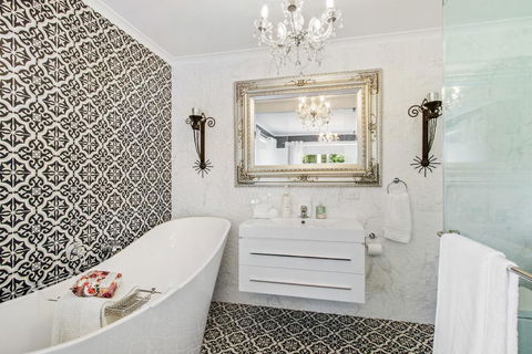 SUNNYDELL - Accommodation Nelson Bay 0