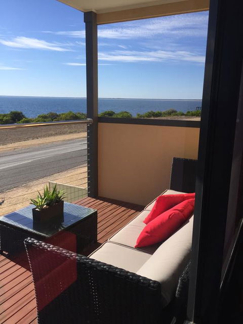 Sunset Cove Beach House - Accommodation Nelson Bay 3