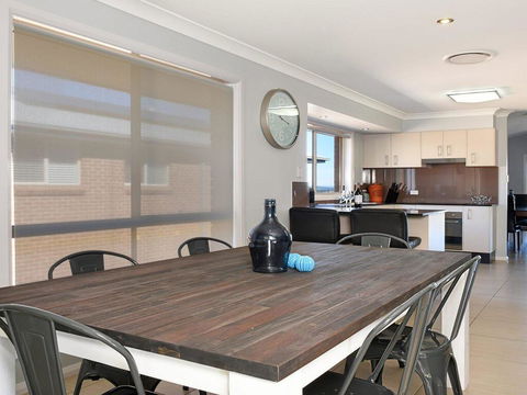 Sunset Over Neptune - Pet Friendly, 5 Min To Beach - Nelson Bay Accommodation.com 2