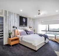 Sunset Penthouse Couples Retreat close to Airlie Beach Champagne on arrival - Accommodation Nelson Bay