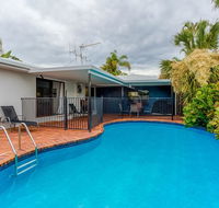 Sunyata Beach House - Rainbow Beach Beachside escape with a pool pet friendly and Wi-Fi - Accommodation Nelson Bay