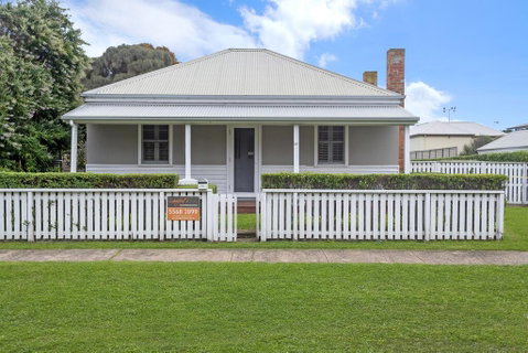 Surfs Up - Fresh And Modern East Beach Home - Accommodation Nelson Bay 0