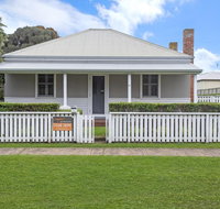 Surfs Up - Fresh and modern East Beach home - Accommodation Nelson Bay