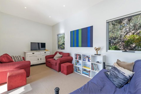 Surfs Up - Fresh And Modern East Beach Home - Accommodation Nelson Bay 3