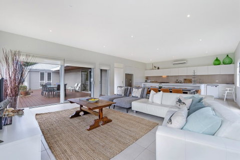 Surfs Up - Fresh And Modern East Beach Home - Accommodation Nelson Bay 1
