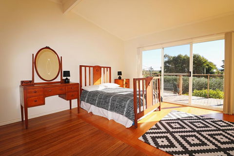 Surfside - Accommodation Nelson Bay 3
