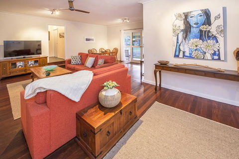 Swell Shack - Nelsons Bay Accommodation 2