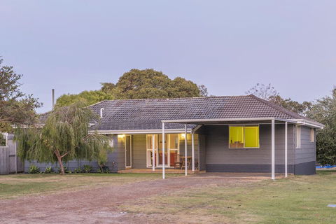 Swell Shack - Nelsons Bay Accommodation 0
