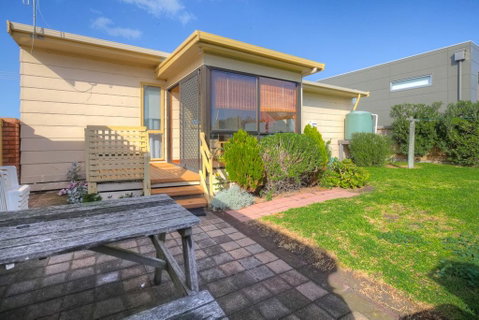 Swimmers Rest - Uninterrupted Panoramic Ocean Views - 1 Bedroom - Accommodation Nelson Bay 1