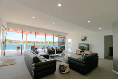 Sybella - Accommodation Nelson Bay 3