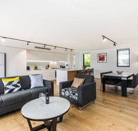 Sydney Townhouse with Parking and Deck - Accommodation Nelson Bay