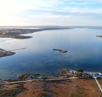 Tall Pines Beach House at Mount Dutton Bay part of Coffin Bay waterways - Accommodation Nelson Bay