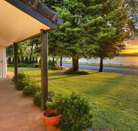Tara Downs on Lake Albert - Nelsons Bay Accommodation