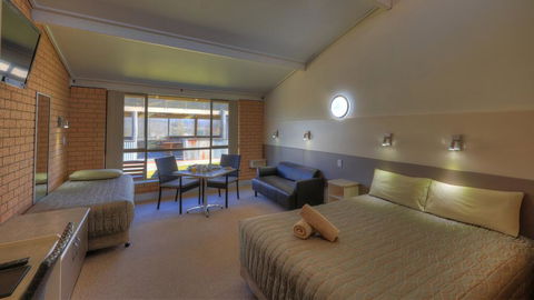Tenterfield Motor Inn - Accommodation Nelson Bay 2