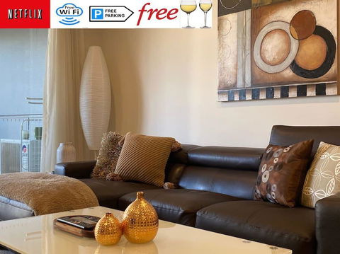 TERRACE LUX FULLY AIR 2 CAR FREE NETFLIX WIFI WINE - Nelsons Bay Accommodation 0
