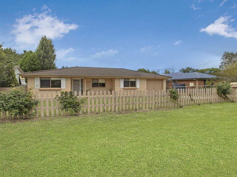 That Pink House! - Comfortable Home Away From Home - Accommodation Nelson Bay 0