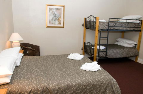 The Alpine Hotel - Accommodation Nelson Bay 2