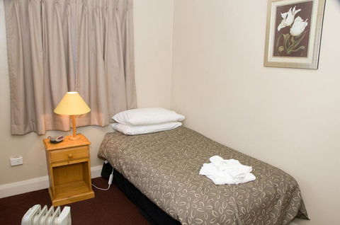 The Alpine Hotel - Accommodation Nelson Bay 3