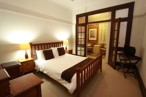 The Bank Guesthouse - Accommodation Nelson Bay 2