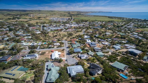 The Banksia - 3 Banksia Court, Normanville - Accommodation Nelson Bay 2