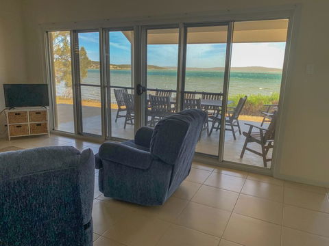 The Beach House - Accommodation Nelson Bay 3