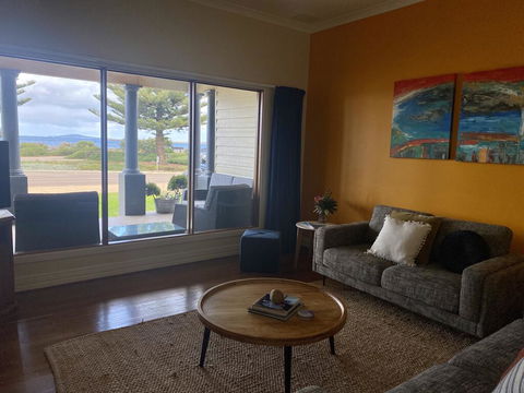 The Beach House & Villas - Accommodation Nelson Bay 2