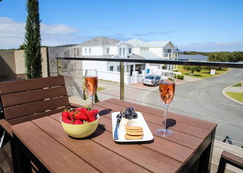 The Beach House At Bayside - Accommodation Nelson Bay 0