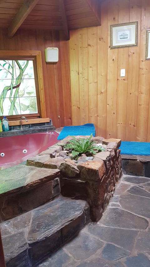 Whispering Hills Retreat - Accommodation Nelson Bay 9