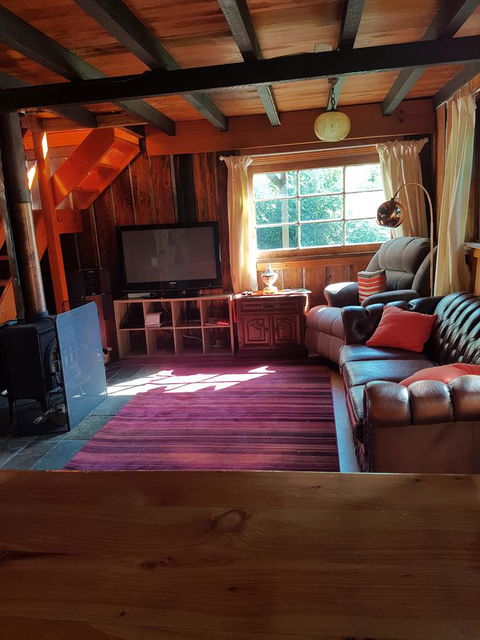 Whispering Hills Retreat - Accommodation Nelson Bay 10