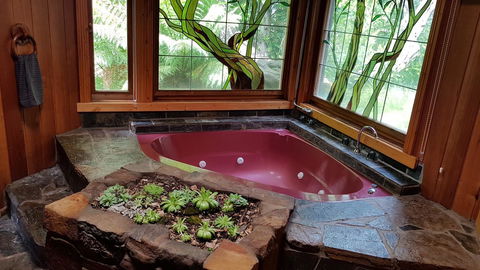 Whispering Hills Retreat - Accommodation Nelson Bay 4