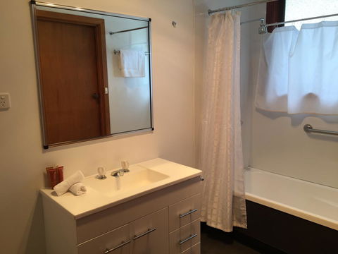 Regatta Point Tavern & Holiday Villas - Accommodation Nelson Bay 3