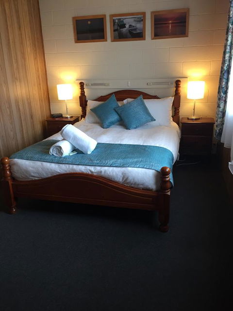Regatta Point Tavern & Holiday Villas - Accommodation Nelson Bay 7