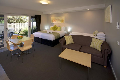 Boathouse Resort Studios And Suites - Nelson Bay Accommodation.com 11