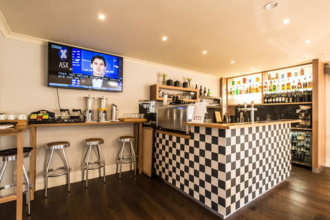 The Waverley International Hotel - Accommodation Nelson Bay 24