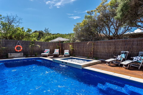 Front Beach House - Nelson Bay Accommodation.com 6