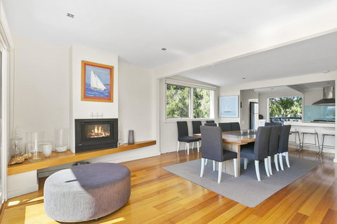 Front Beach House - Nelson Bay Accommodation.com 16