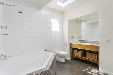 Front Beach House - Nelson Bay Accommodation.com 22