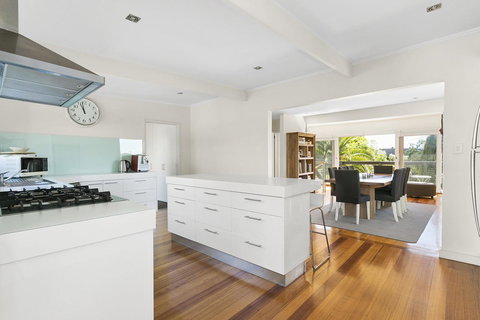 Front Beach House - Nelson Bay Accommodation.com 3