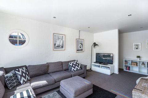 Front Beach House - Nelson Bay Accommodation.com 10