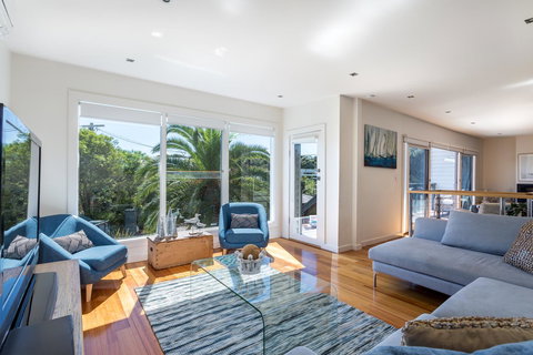 Front Beach House - Nelson Bay Accommodation.com 1