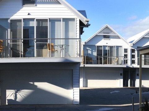 The Victoria Apartments - Accommodation Nelson Bay 2