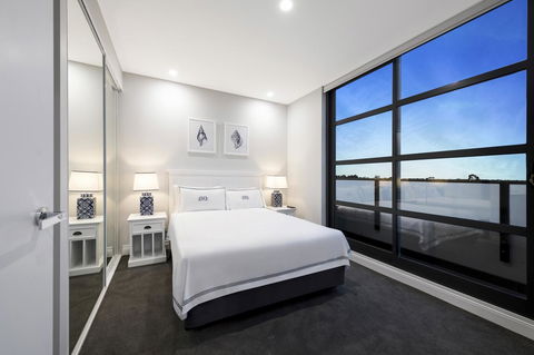 The Hamptons Apartments - St Kilda - Accommodation Nelson Bay 4