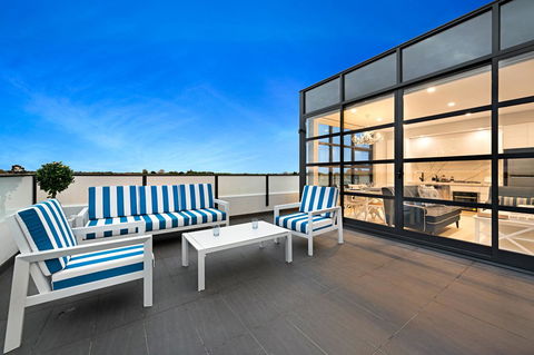 The Hamptons Apartments - St Kilda - Accommodation Nelson Bay 3
