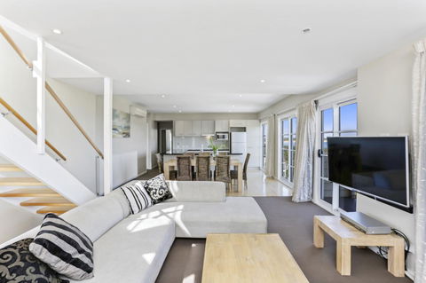 Deep Blue Hotel & Hot Springs - Accommodation Nelson Bay 31
