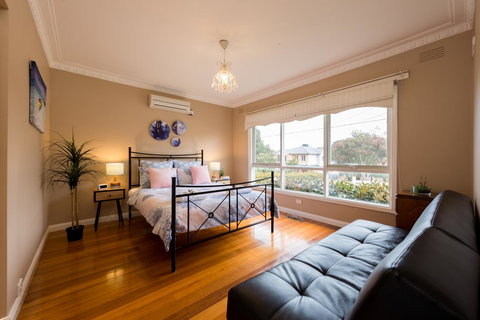 Lovely 5BR Full House In Glen Waverley, Walk To Train, Bus & Shops - Accommodation Nelson Bay 5